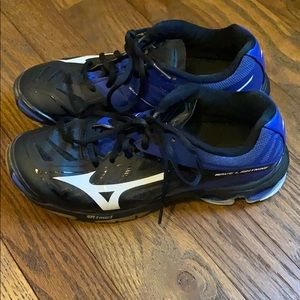 Mizuno volleyball shoes size 7 1/2 GUC!